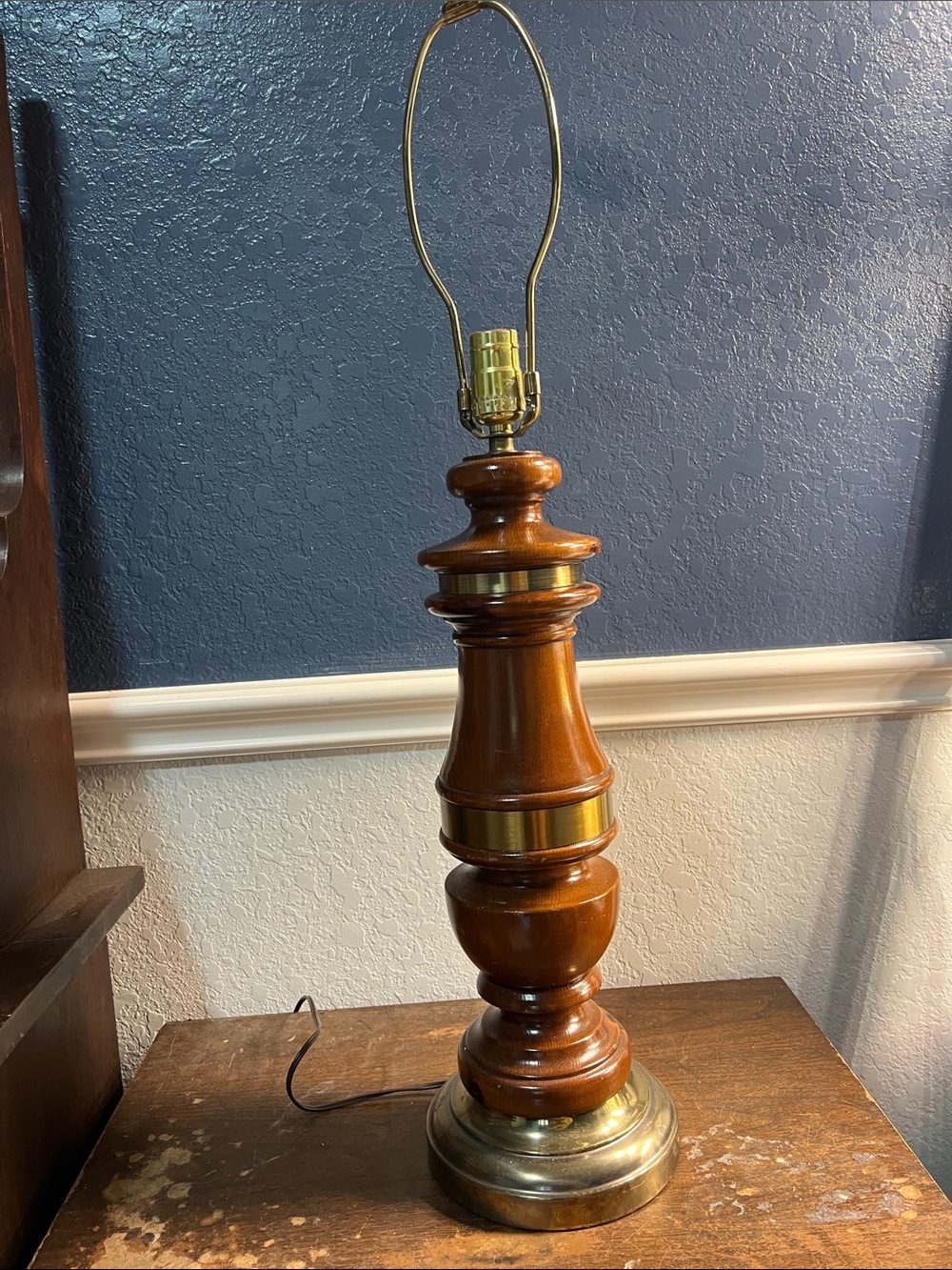 Vintage turned Wood and Brass Table Lamp - Hollywood Regency